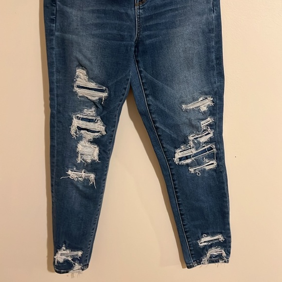 American Eagle Blue jeans distressed look Size 8 short - Picture 2 of 5